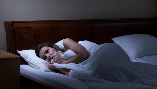 Mimpi digigit ular di kaki, benarkah akan dapat jodoh atau justru petaka?