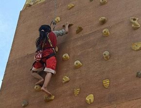 Berita Jateng: Luar Biasa! Spiderman Cilik dari Pekalongan Sukses Tundukkan Wall Climbing 12 Meter
