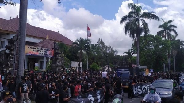 Panas! Demo Bebaskan Jerinx SID di Bali Dibubarkan Polisi