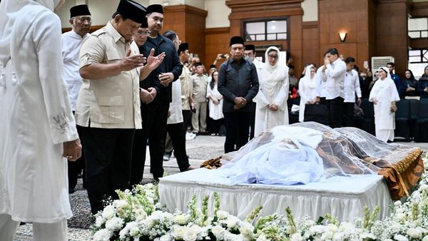 Prabowo Melayat ke Rumah Duka Almarhum Eddie Marzuki, Berikan Perhomatan ke Tokoh Pencak Silat Dunia