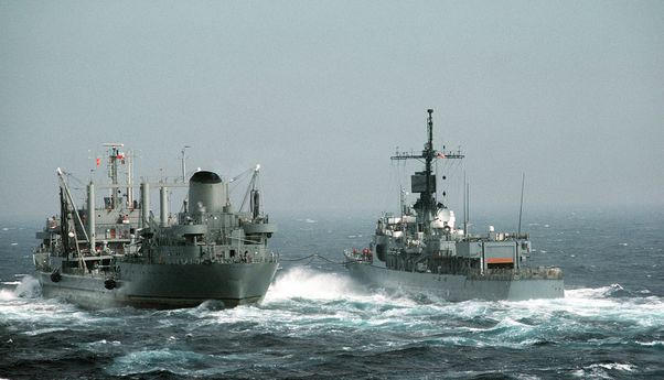 Kapal Militer Iran Bikin Panas AS,  USS Firebolt Sampai Lepas Tembakan Peringatan