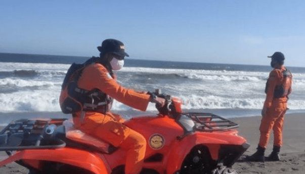 Berita Jogja: Tim Paralayang Alami Kesulitan Mencari Wisatawan yang Hilang Terseret Ombak di Goa Cemara