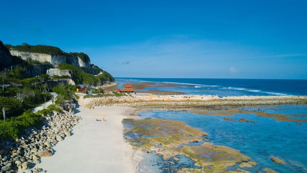 Luar Biasa! Inilah Keindahan Tersembunyi Pantai Melasti di Ungasan Bali