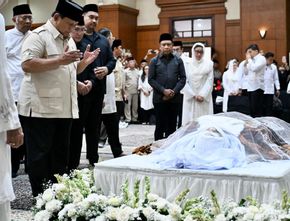 Prabowo Melayat ke Rumah Duka Almarhum Eddie Marzuki, Berikan Perhomatan ke Tokoh Pencak Silat Dunia