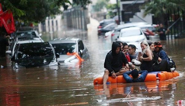 Kenali Penyakit Pasca Banjir dan Cara Penyebarannya