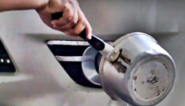 Apa Benar Bumper Mobil Penyok Bisa Kembali Seperti Semula Setelah Disiram Air Panas?