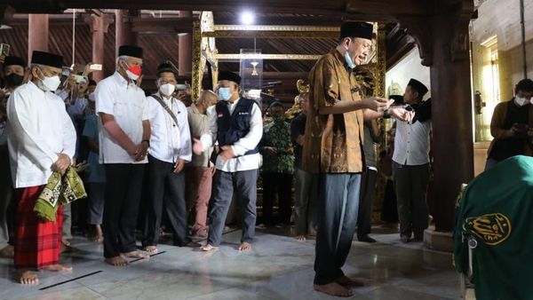 Ganjar Hadir Salati Jenazah Buya Syafii Maarif: Indonesia Kehilangan Bapak Bangsa yang Hebat