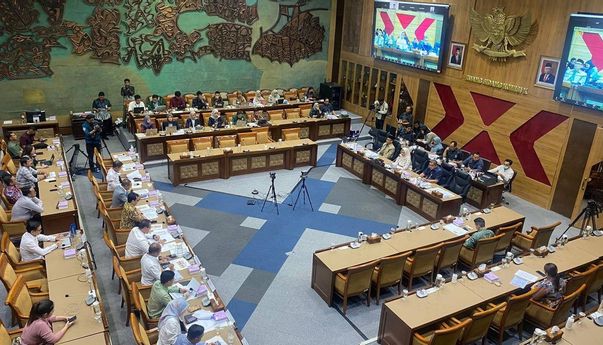 DPR Setujui Naturalisasi Pesepakbola Thom Haye, Ragnar Oratmangoen dan Maarten Paes