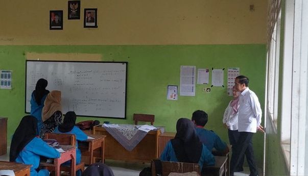 Lihat Fasilitas di SMKN 2 Bengkulu Tengah Kurang Memadai, Jokowi Janjikan Kendaraan Listrik