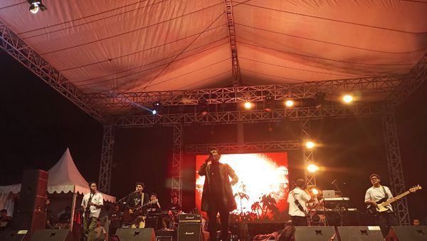 Hujan Tak Surutkan Kemeriahan Konser Aftershine yang Digelar Relawan Ganjar Pranowo, Garda Pendowo