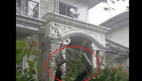 Viral Petugas Lempar Al-Qur’an Saat Eksekusi Rumah Yatim Piatu, “Al-Qur’an Kami Dilempar Ya Allah”