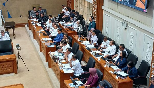 Rapat Bersama Baleg DPR Soal RUU DKJ, Mendagri Tegaskan Gubernur Jakarta Tetap Dipilih Rakyat