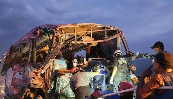 Kecelakaan Bus Angkut Pelajar dan Truk di Tol Pandaan-Malang, 4 Orang Tewas