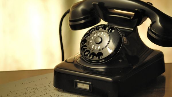 Warga Jateng, Tolong Simpan di Handphone Nomor Call Center Covid 08112622000