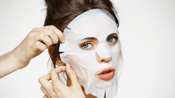 4 Merk Sheet Mask Terbaik untuk Bikin Wajah Kamu Jadi Glowing dan Bersih