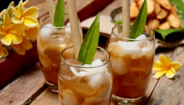 Seger Banget! Resep Es Kelapa Madu untuk Buka Puasa Langsung Basahi Tenggorokan