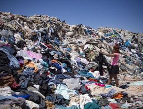 Penampakan Ribuan Ton Pakaian Bekas Menumpuk di Gurun Atacama Chile