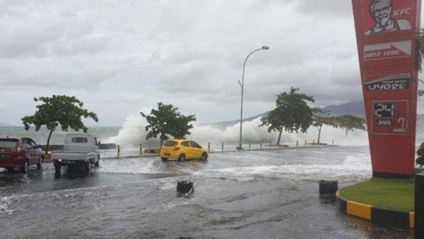 BMKG Ingatkan Gelombang Tinggi di Teluk Manado Masih Terjadi Beberapa Hari ke Depan