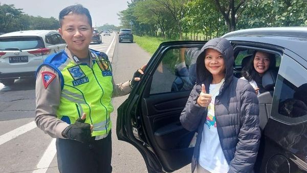 Aksi Heroik Polisi Antar Pemudik Ketinggalan di Rest Area Bikin Kagum Netizen