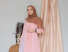 Jangan Salah Pilih! Ini Warna Jilbab yang Cocok untuk Baju Warna Peach