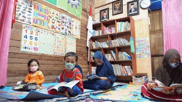 Menginspirasi! Buruh Bangunan di Demak Dirikan Taman Baca untuk Anak-Anak