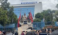 Pengemudi Ojol Demo di Kemenaker, Tuntut THR dan Jaminan Kecelakaan Gratis