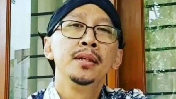 Mahfud MD Minta Pendeta Saifuddin Ditangkap, Abu Janda Malah Pasang Badan: Tolong Pak Tidak Perlu Dikit-dikit …