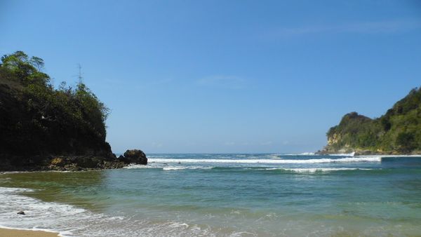 Masih Asri dan Indah, Yuk Kunjungi 3 Pantai di Blitar Jawa Timur Ini!