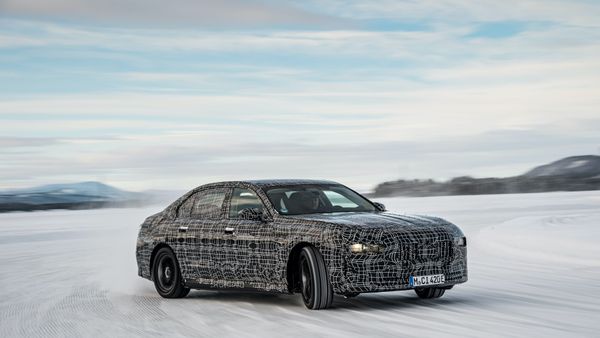 Mobil Listrik BMW i7 Mulai Dites, Akan Meluncur Tahun Depan?