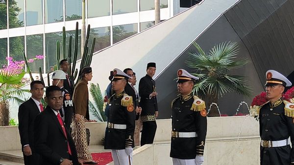 Presiden Jokowi Kenakan Pakaian Adat Betawi Hadiri Sidang Tahunan MPR