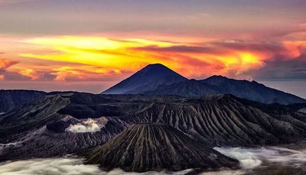 Daftar Gunung Tertinggi di Indonesia