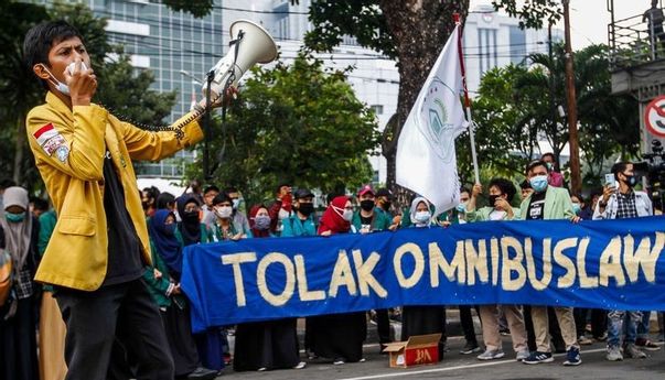 Pekikan ‘Hu’ untuk Jokowi dari Para Demonstran karena Tuding Demo UU Cipta Kerja Dipicu Hoaks
