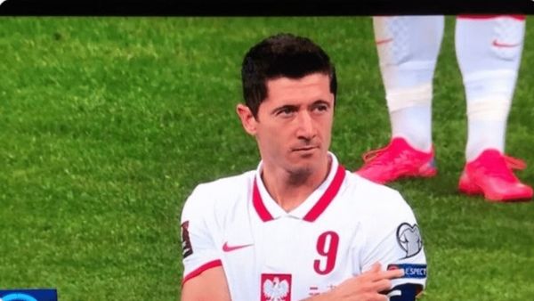 Robert Lewandowski Tunjukkan Gerakan Terpuji Saat Pemain Inggris Diejek Fan Polandia