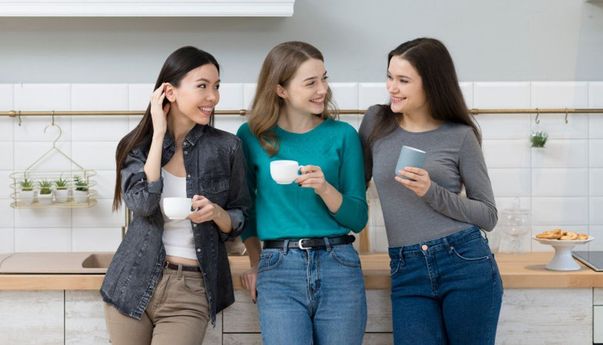 4 Mitos Pertemanan, Salah Satunya tekait Hubungan di Media Sosial