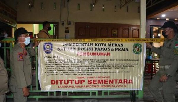 Tim Patroli Prokes Segel Restoran M 2000 yang 'Lawan' Aturan Bobby Nasution