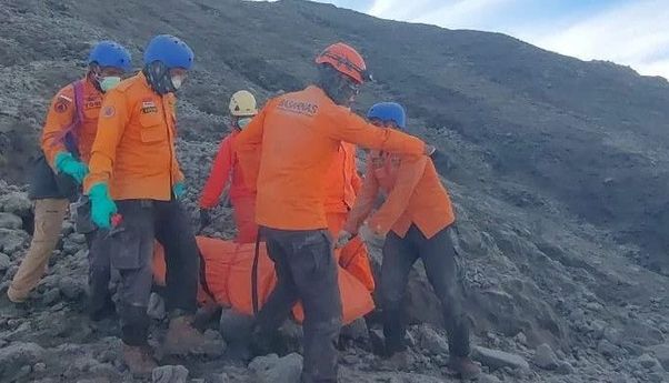 Korban Erupsi Gunung Marapi Bertambah Jadi 15 Orang, 10 di Antaranya Sudah Teridentifikasi