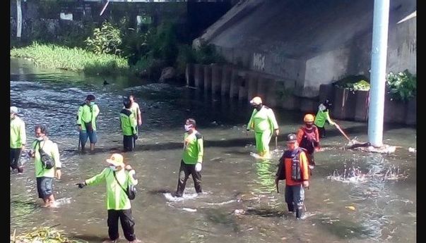 Menginspirasi! Komunitas Relawan Pareanom Gelar Kegiatan Bersih-Bersih di Sungai Code Yogyakarta