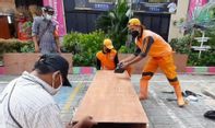 Tugas Baru Pasukan Oranye, Bikin Peti Jenazah