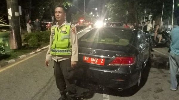 Mobil DPRD Jambi Terlibat Kecelakaan, Penumpang Tak Berbusana