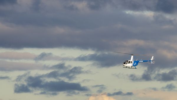 Helikopter Robinson Milik BNPB Mendarat Darurat di Lapangan Bola Grobogan