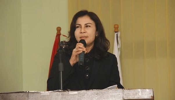 Berita Nasional: Tin Zuraida, Istri Tersangka Kasus Korupsi Nurhadi Penuhi Panggilan KPK