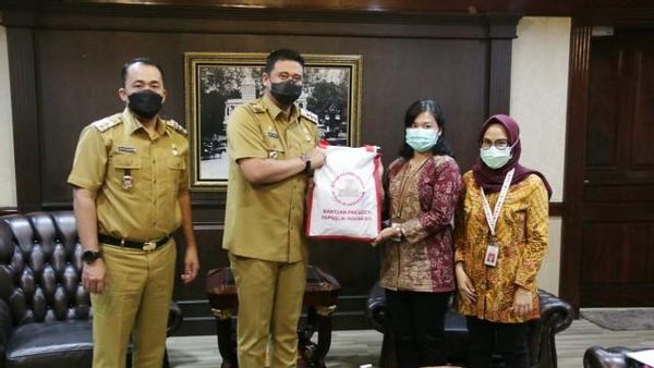 Bobby Nasution Dikirim Bantuan 1.000 Paket Beras+Gula+Minyak dari Jokowi