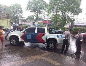 Viral! Mobil Patwal Polisi Acuhkan Korban Kecelakaan dan Hanya Berlalu Begitu Saja Dikecam Netizen