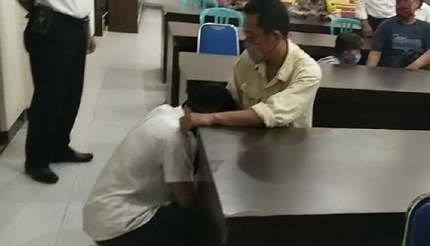 Berbuat Anarkis Saat Unjuk Rasa, Pelajar Ini Menangis Saat Dijemput Orang Tua