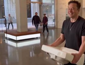 Akuisisi Rampung, Elon Musk Langsung Pecat Sejumlah Eksekutif Puncak Twitter