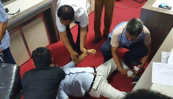 Wakil Ketua Banggar Muhidin Mohamad Said Ambruk Saat Sampaikan Laporan di Rapat DPR