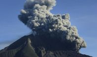 Awan Panas Sejauh 2.500 Meter Membuncah dari Puncak Gunung Sinabung Pagi ini