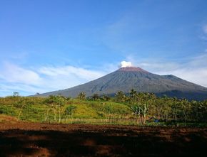 Berita Jateng: Status Gunung Slamet Waspada, Pendakian Dihentikan