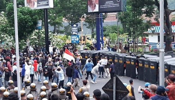 Terbaru: Naskah UU Cipta Kerja Belum Diterima Jokowi, Masih Dirapikan
