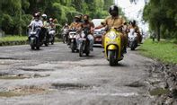 Lihat Jalan Pasar Induk Lau Chi yang Sudah Dibeton, Bobby Nasution Pinjam Motor Staf